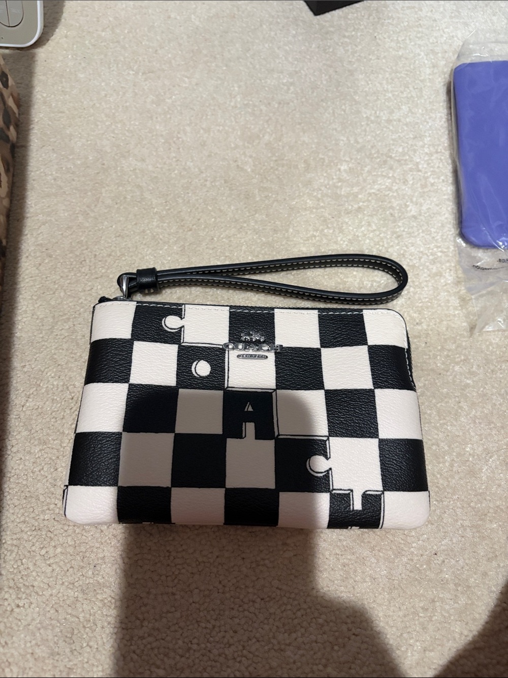 Coach corner zip wristlet - Picture 5 of 6